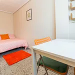 Rent 5 bedroom apartment in Valencia