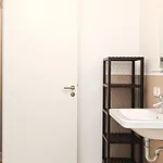 Miete 4 Schlafzimmer wohnung von 12 m² in Frankfurt