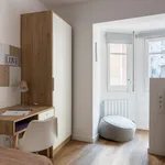 Rent 4 bedroom apartment in Barcelona