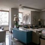 Rent a room of 200 m² in madrid