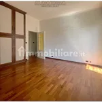 Affitto 5 camera appartamento di 140 m² in Turin