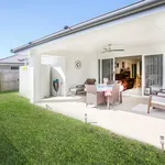 Rent 4 bedroom house of 350 m² in Caloundra West