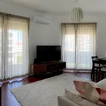 Rent 2 bedroom apartment of 90 m² in Lisbon