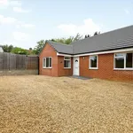 Bungalow to rent in Finedon Road, Burton Latimer, Kettering NN15