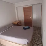 Rent a room of 99 m² in Valencia