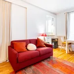 Appartement de 323 m² avec 1 chambre(s) en location à Paris