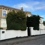 Rent 2 bedroom flat in Elmbridge