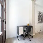 Rent 4 bedroom apartment of 50 m² in Barcelona