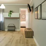 Rent 5 bedroom apartment of 55 m² in Barcelona