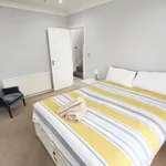 Rent 4 bedroom apartment in London