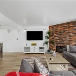 Rent 2 bedroom apartment of 65 m² in manhattan beach