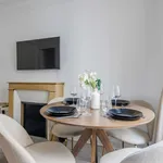 Rent 2 bedroom apartment of 430 m² in Paris