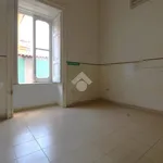 Affitto 5 camera appartamento di 140 m² in Napoli