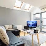 Rent 2 bedroom apartment of 656 m² in Cardiff