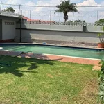 Rent 12 bedroom house of 1500 m² in Johannesburg