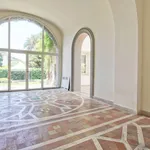 Rent 5 bedroom house of 453 m² in Roma