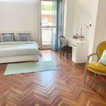 Rent a room of 250 m² in milan