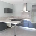 Rent 4 bedroom house of 111 m² in Plaissan