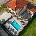 Rent 4 bedroom house of 120 m² in Kaštela