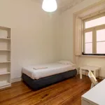 Rent a room of 120 m² in lisbon