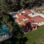 Rent 5 bedroom house of 300 m² in Setúbal