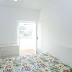 Rent a room of 120 m² in lisbon