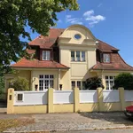 Wohnen am Ziegelinnensee in frisch sanierter 3-4 Zimmerwohnung in einer Villa mit zwei Balkonen