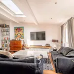 Appartement de 129 m² avec 6 chambre(s) en location à Neuilly-sur-Seine