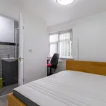 Rent 4 bedroom flat in Birmingham