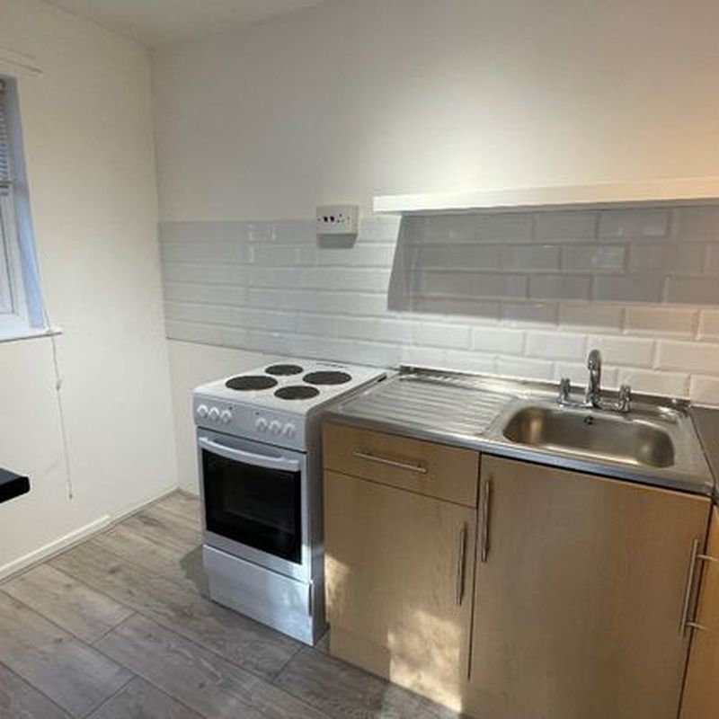 Flat to rent in The Dell, New Ferry, Wirral CH42