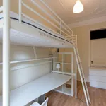 Rent a room of 100 m² in lisbon