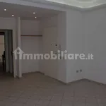 Affitto 4 camera appartamento di 119 m² in Cagliari