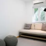 Rent a room of 100 m² in lisbon