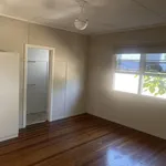 Rent 4 bedroom apartment in Coolangatta