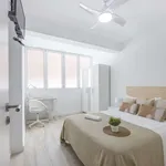 Rent a room of 100 m² in valencia