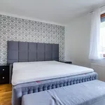 Pronajměte si 3 ložnic/e byt o rozloze 89 m² v Prague