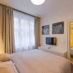 Pronajměte si 2 ložnic/e byt o rozloze 75 m² v Prague