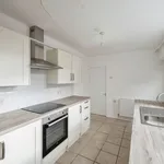 Rent 3 bedroom flat in Yorkshire And The Humber