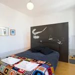 Rent a room of 60 m² in Porto