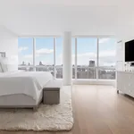 Rent 3 bedroom apartment of 258 m² in New York