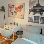 Miete 4 Schlafzimmer wohnung von 1076 m² in Frankfurt