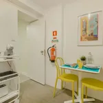 Rent 2 bedroom apartment of 45 m² in Lisbon