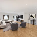 Rent 3 bedroom apartment of 232 m² in London