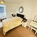 Rent 3 bedroom flat in East Midlands