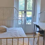 Rent a room of 200 m² in lisbon