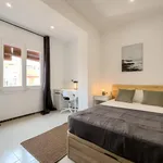 Rent 5 bedroom apartment in Barcelona