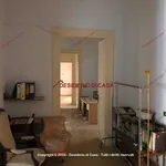 Affitto 5 camera appartamento di 290 m² in Palermo