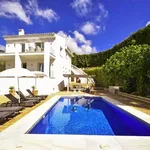 Rent 4 bedroom house of 800 m² in Marbella