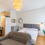 Rent 1 bedroom apartment of 35 m² in Barcelona