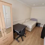 Rent 6 bedroom house in West Midlands